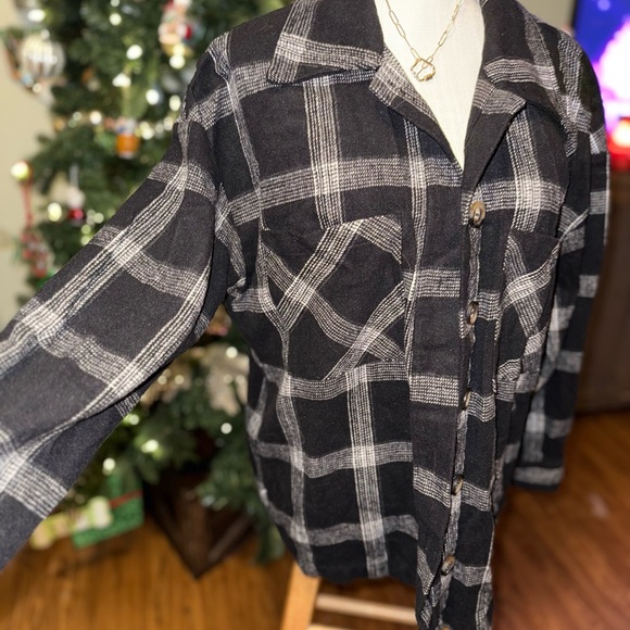 ☃️BOGO50%☃️ 🆕🖤EESOME: Button Down Shacket SMALL MEDIUM •SEE VIDEO• - Picture 11 of 12